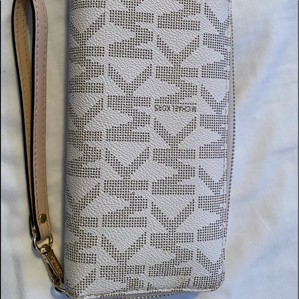 MK Vanilla Zipper Wallet